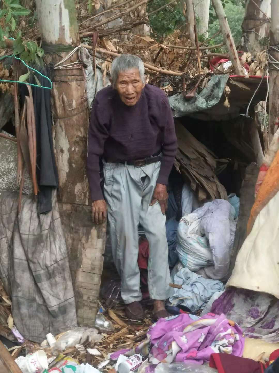 70年的等待 九旬流浪老人黄振富回家记